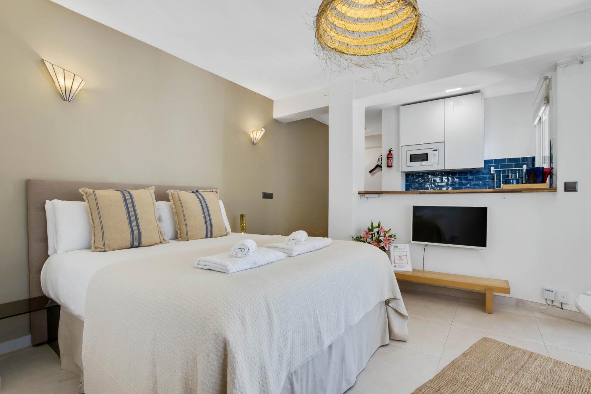 Shiny Studio With Pool & Carihuela Beach At 500M Torremolinos Exteriör bild