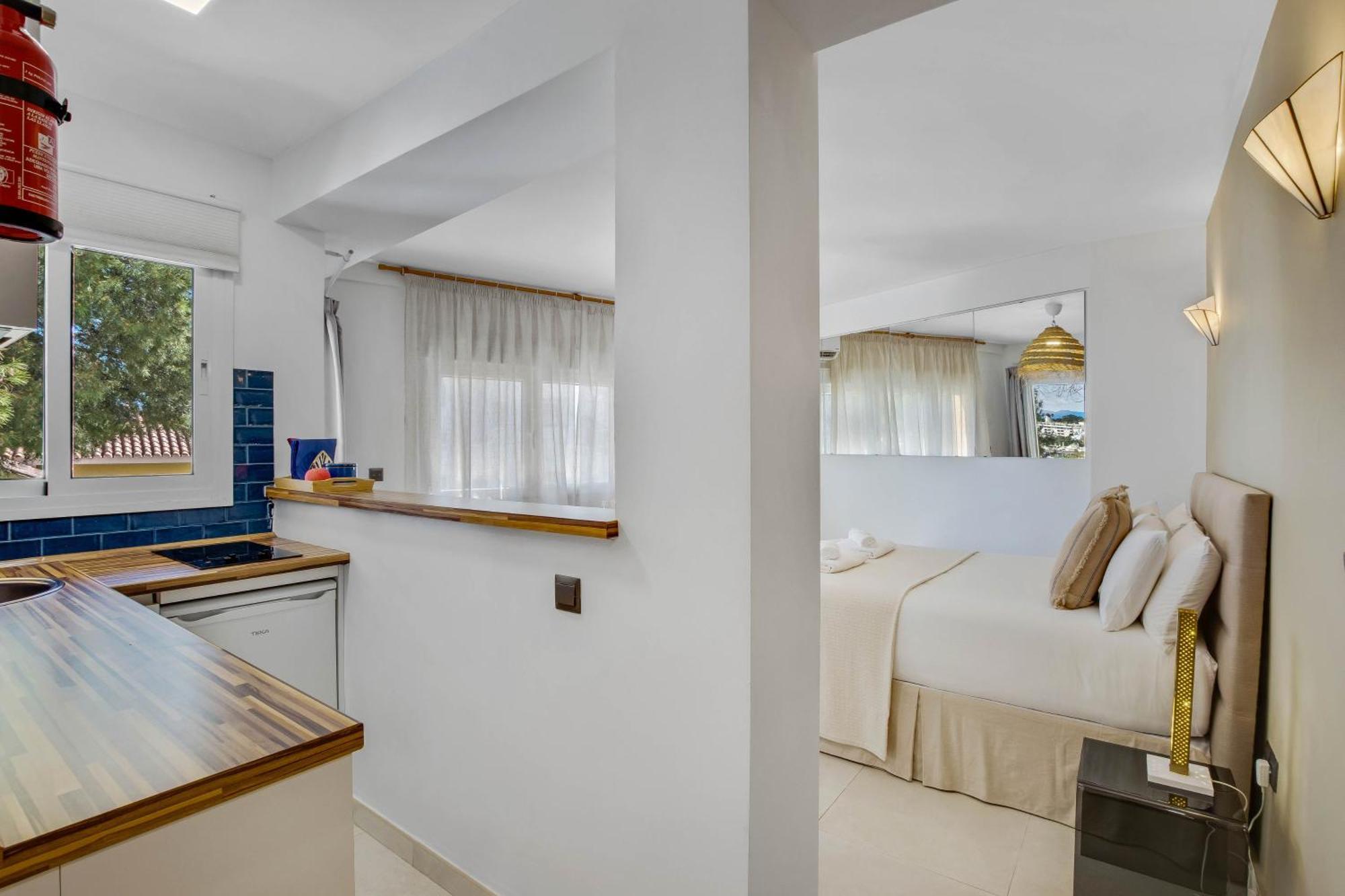 Shiny Studio With Pool & Carihuela Beach At 500M Torremolinos Exteriör bild