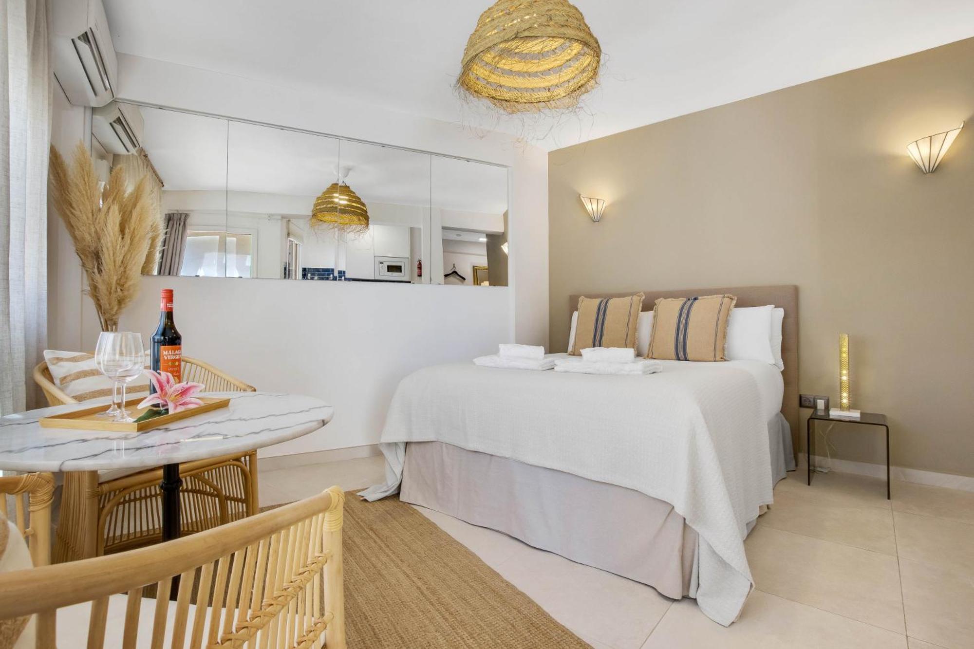 Shiny Studio With Pool & Carihuela Beach At 500M Torremolinos Exteriör bild